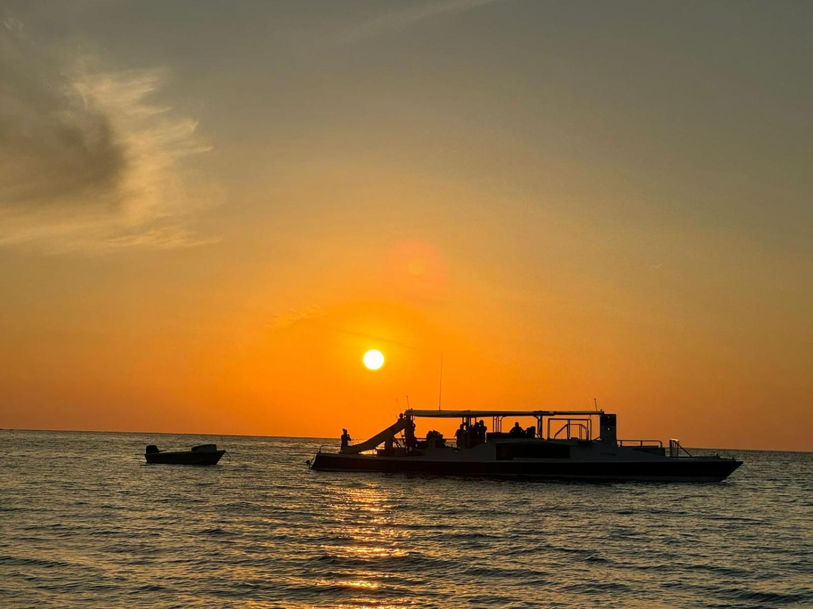 Pirate Drake Beach Hostel & Tour Company Дрейк Екстер'єр фото