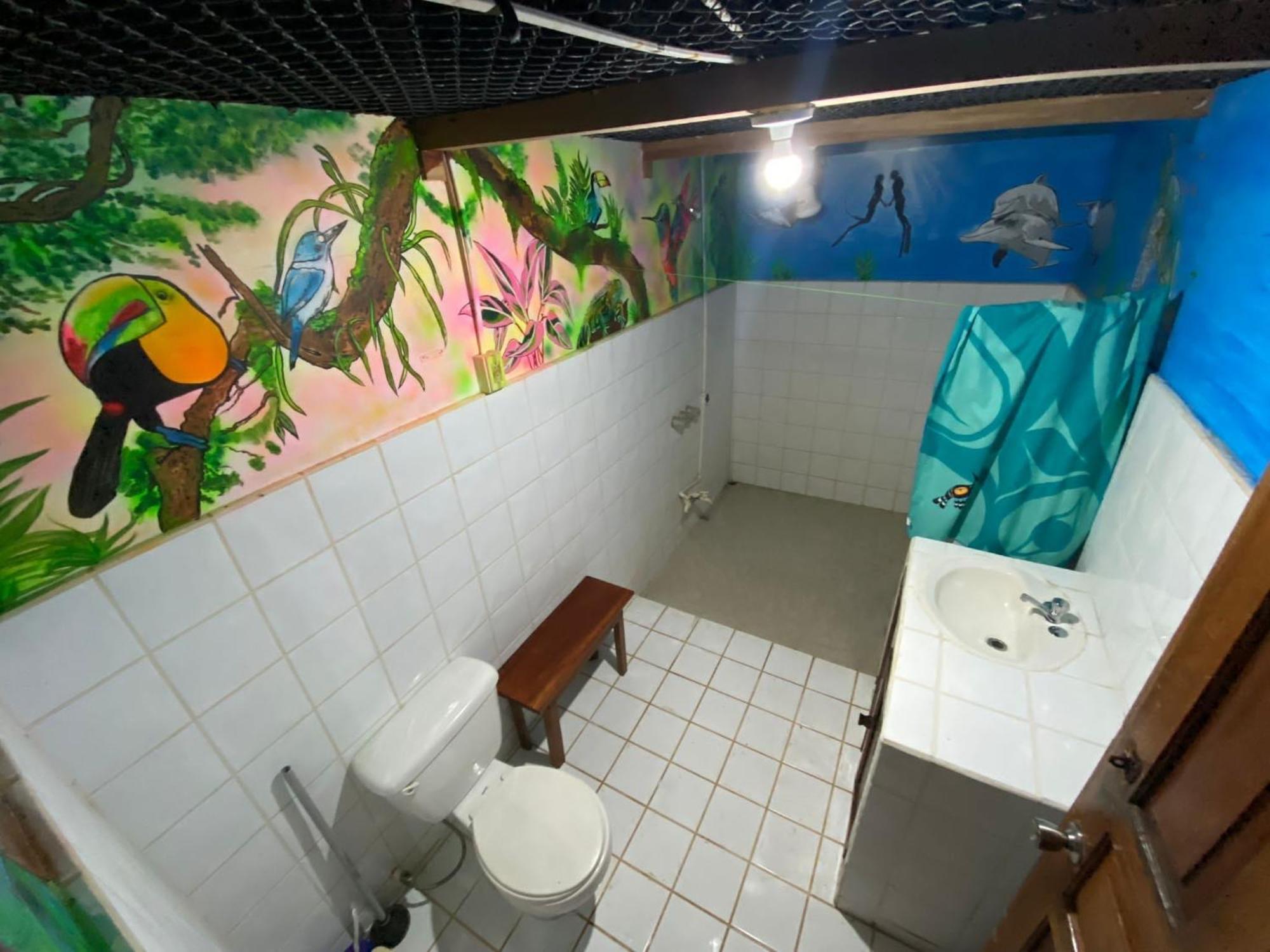 Pirate Drake Beach Hostel & Tour Company Дрейк Екстер'єр фото