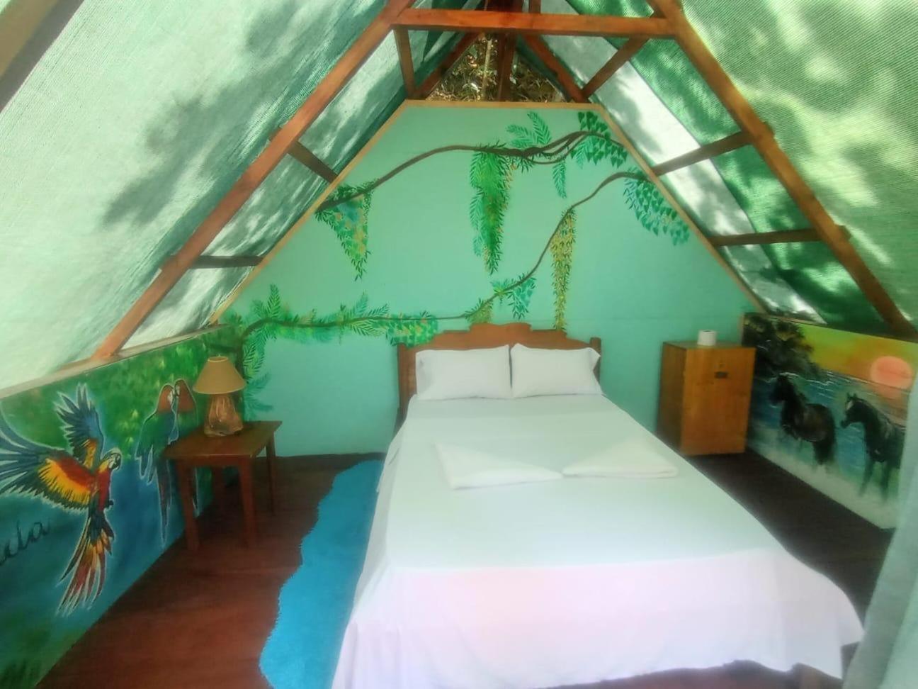 Pirate Drake Beach Hostel & Tour Company Дрейк Екстер'єр фото